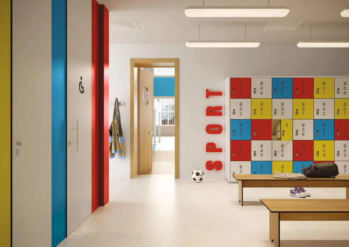 Vestiaire sportif : cloisons et casiers en stratifié rouge, bleu et jaune